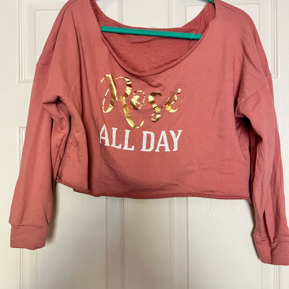 Super cute crop top “off shoulders” Size: M Color: Pink